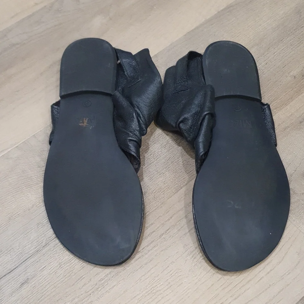 MIA Black Leather Sandals - Size 8 - Picture 4 of 4